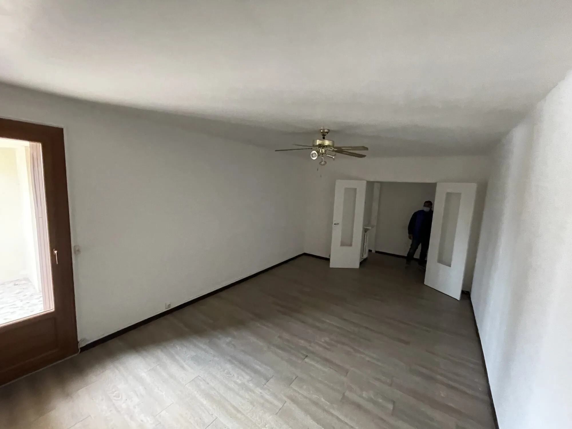 Séjour vide avant travaux